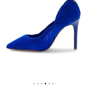 Guess pumps size 7. New